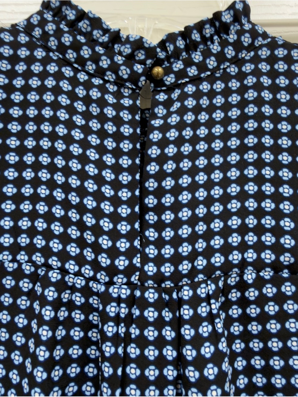 Who What Wear Sleeveless black patterned blouse Ruffle detail Printed Top XL - Picture 4 of 7